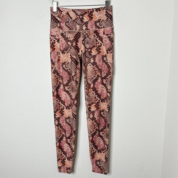 Old Navy Active Women's Elevate Leggings S Snakeskin Print Pink Go Dry High Rise - Picture 3 of 6